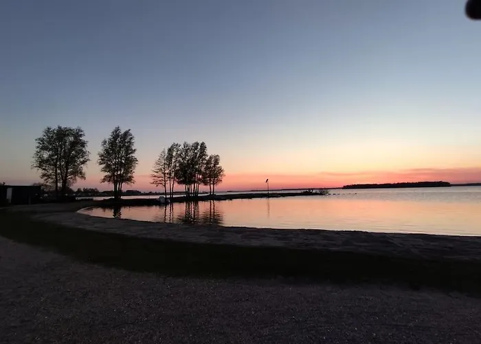 Semesterbostad Traumhaftes Am Veluwemeer, Bad Hoophuizen